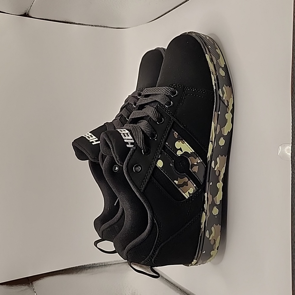HEELYS boys sneakers, black & camo size USA 7, new